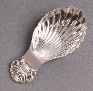 A silver caddy spoon with scallop shaped bowl, London 1965, 20g  