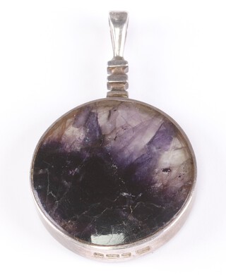 A circular Blue John pendant with silver mount Sheffield 1983 2cm 