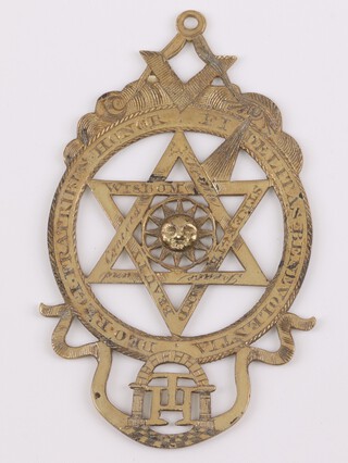 A pierced and engraved gilt metal Masonic Royal Arch chapter jewel dated 1804, 4cm 