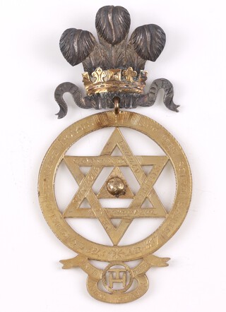 A Victorian gilt metal Masonic Royal Arch chapter jewel surmounted by Prince of Wales feathers, dated AD 1837, 5cm 