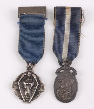 A silver miniature Masonic hallstone jewel together with a silver miniature life governors jewel, 14 grams gross  