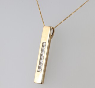 A 9ct gold paste set pendant 1.8cm, hung on a 9ct gold fine link chain 34cm, 1.9g gross