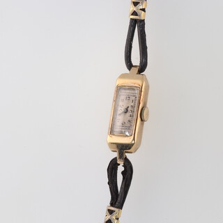 A lady's cocktail wristwatch with rectangular silvered dial, Arabic numerals, movement marked 17 jewels Swiss Made, contained in a 9ct gold case, 5g (including glass and strap) 