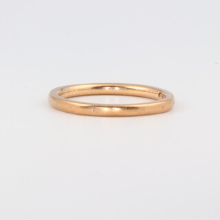 A 9ct gold wedding band, size M, 1.8g