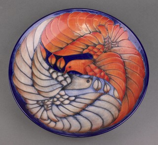 Sally Tuffin for Dennis Chinaworks, a charger double doves no.20 37cm 