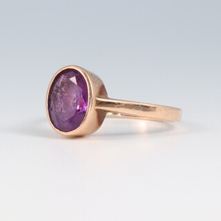 A 9ct gold oval amethyst set ring, size Q, 2.6