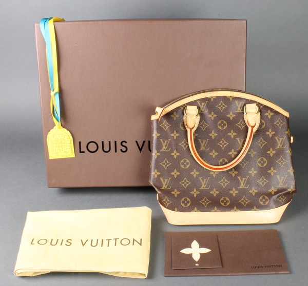 Lot - LOUIS VUITTON Lockit handbag in patent monogram canvas - Fall/Winter  2011-2012